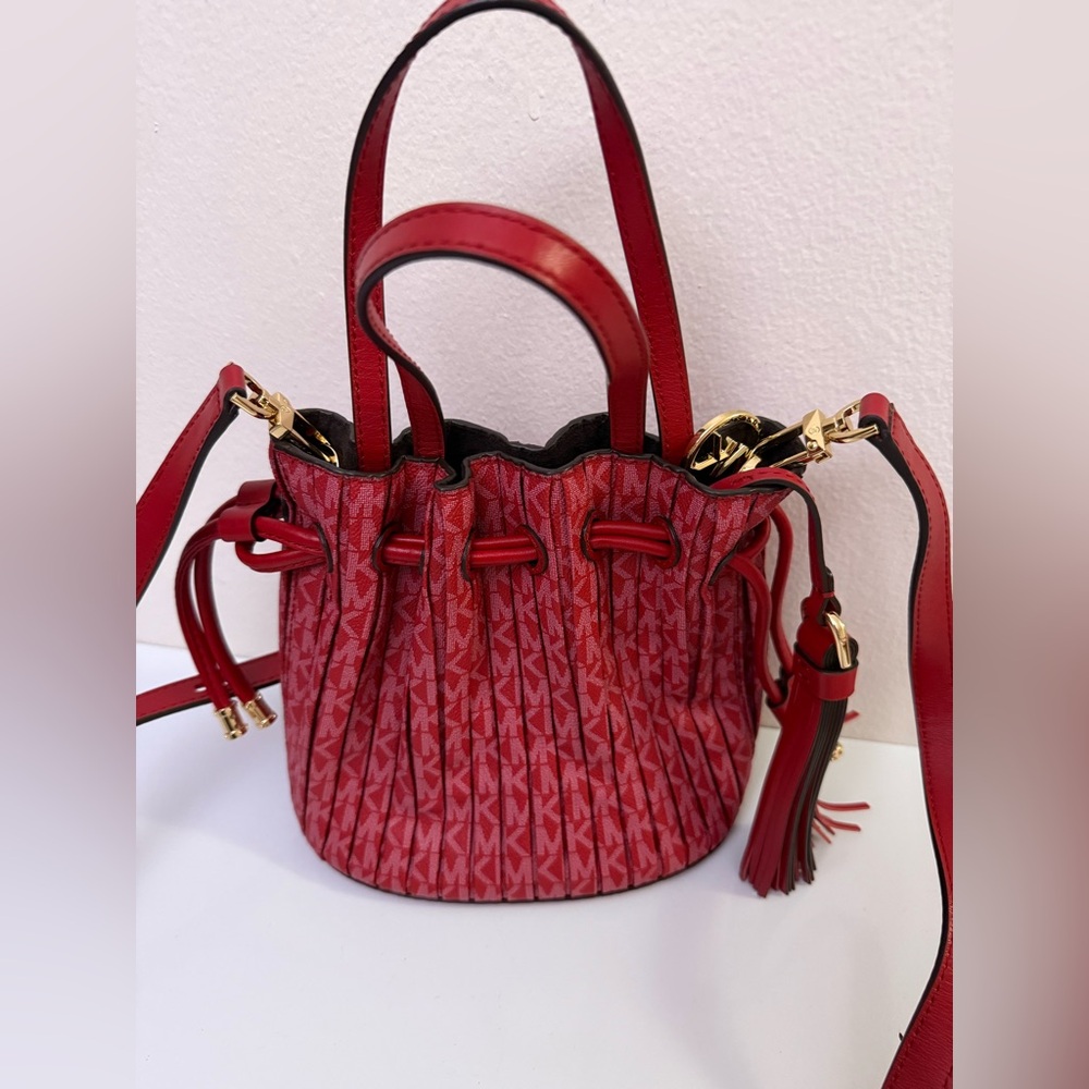 Michael Kors Willa Bucket‎ Bag EUC - Picture 2 of 11